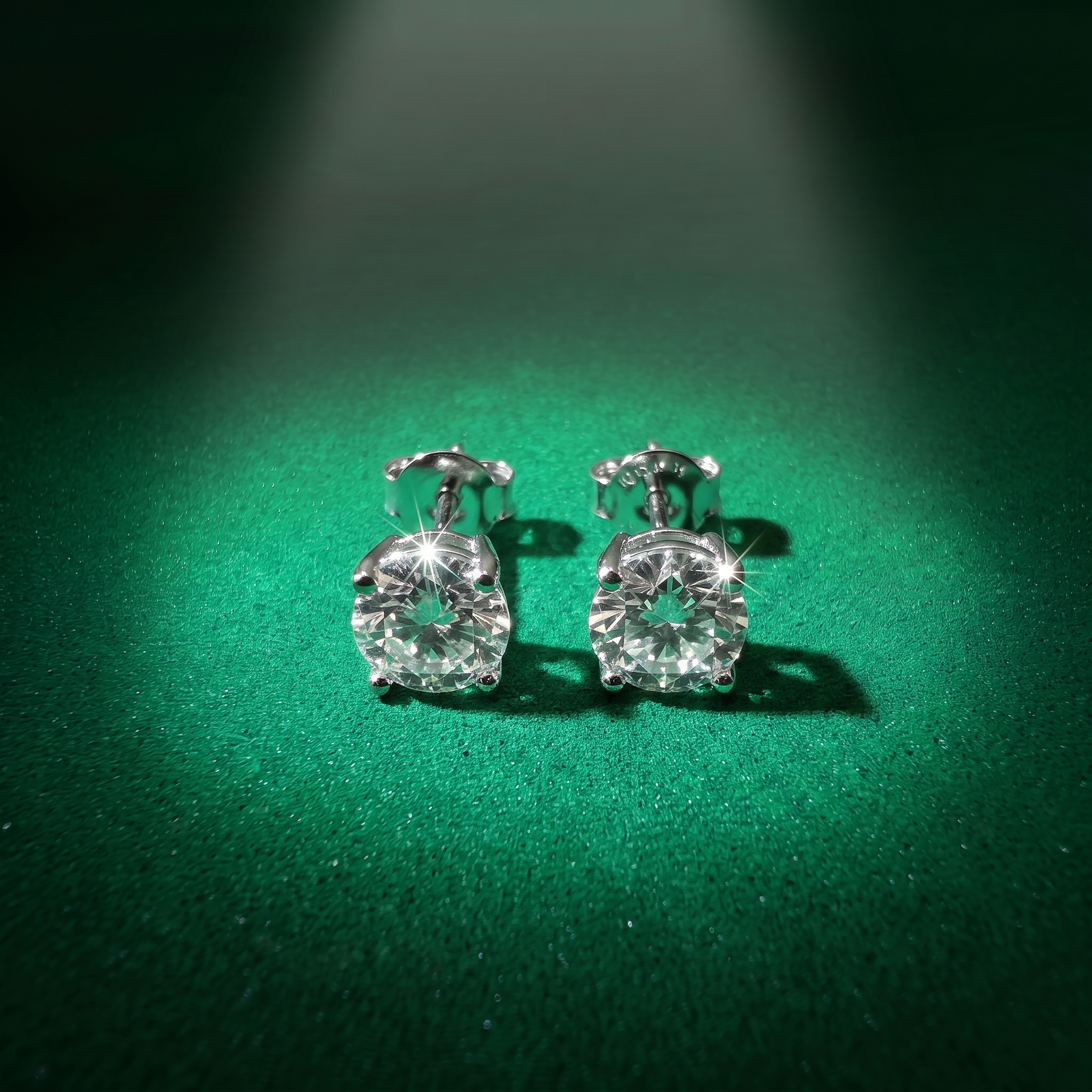 Pendientes con moissanita (RD 5,75)